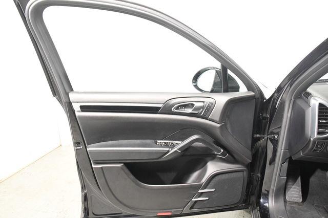 2016 Porsche Cayenne Navigation/ Blind Spot/ Heated photo