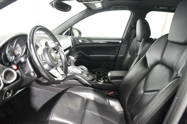 2016 Porsche Cayenne Navigation/ Blind Spot/ Heated photo