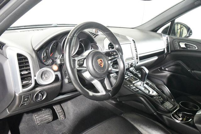 2016 Porsche Cayenne Navigation/ Blind Spot/ Heated photo