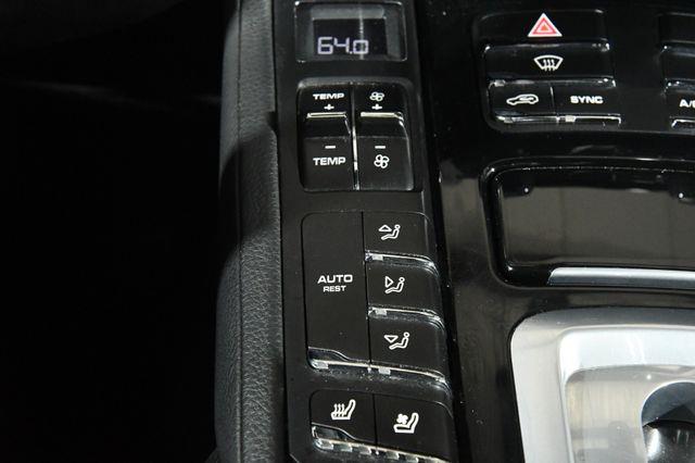 2016 Porsche Cayenne Navigation/ Blind Spot/ Heated photo