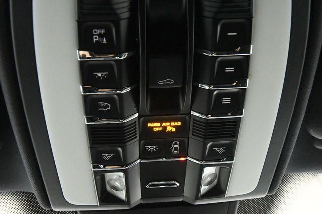 2016 Porsche Cayenne Navigation/ Blind Spot/ Heated photo
