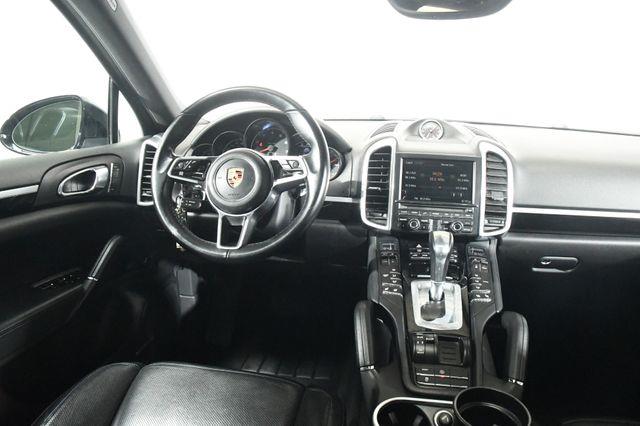 2016 Porsche Cayenne Navigation/ Blind Spot/ Heated photo