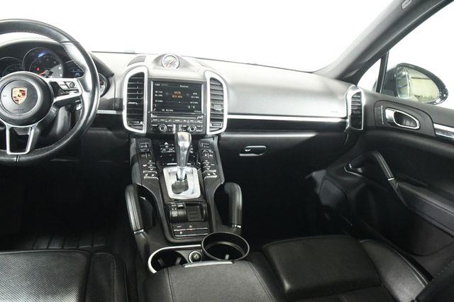 2016 Porsche Cayenne Navigation/ Blind Spot/ Heated photo