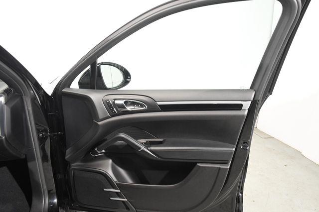 2016 Porsche Cayenne Navigation/ Blind Spot/ Heated photo