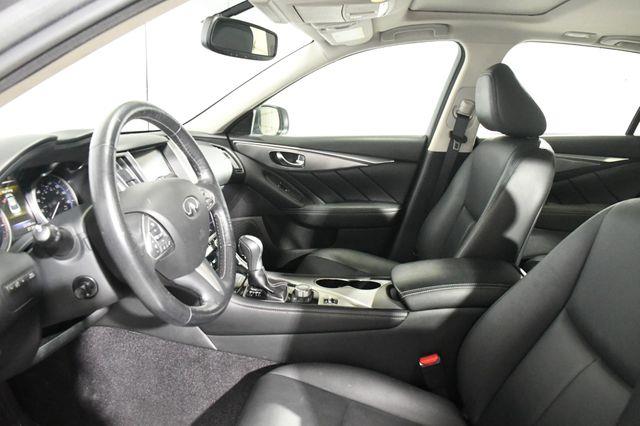 2016 Infiniti Q50 3.0t Premium Plus w/ Navigatio photo