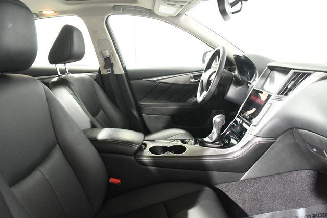 2016 Infiniti Q50 3.0t Premium Plus w/ Navigatio photo