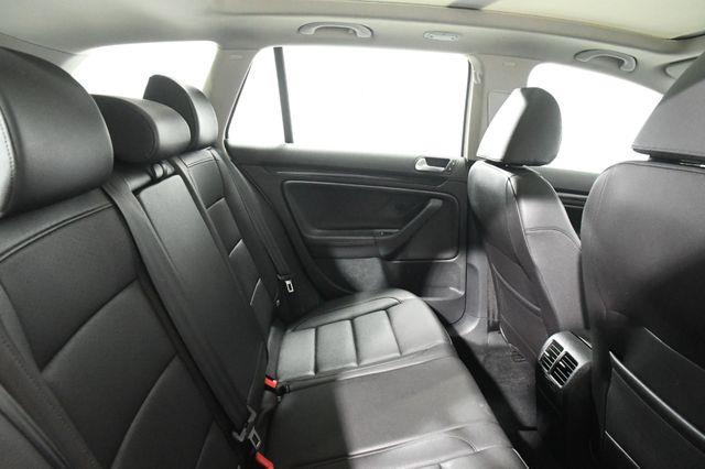 2012 Volkswagen Jetta SportWagen TDI photo