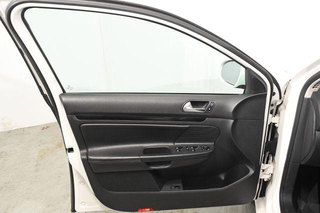 2012 Volkswagen Jetta SportWagen TDI photo