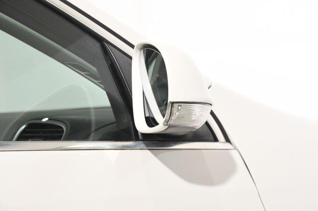 2012 Volkswagen Jetta SportWagen TDI photo