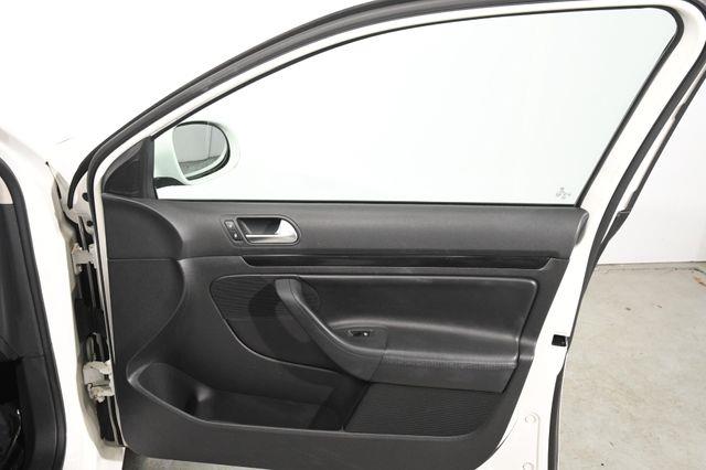2012 Volkswagen Jetta SportWagen TDI photo