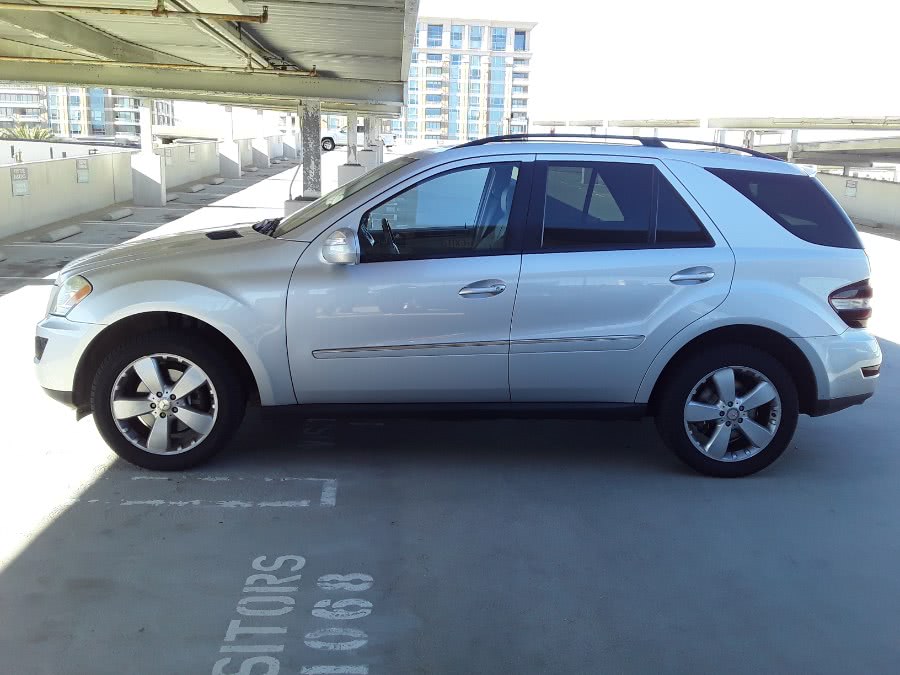 The 2009 Mercedes-Benz M-Class ML350 photos