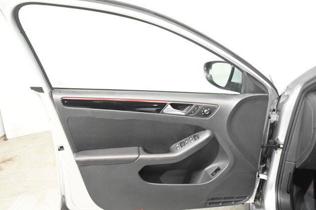 2016 Volkswagen Jetta 2.0T GLI SE photo
