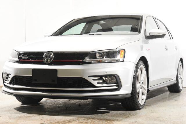 The 2016 Volkswagen Jetta 2.0T GLI SE photos