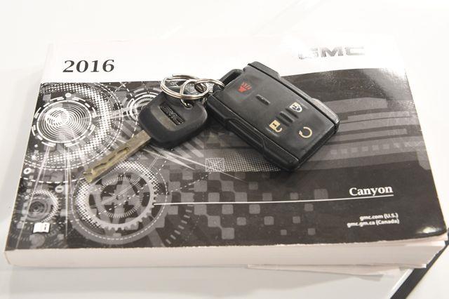 2016 GMC Canyon 4WD SLE w/ Navigation photo