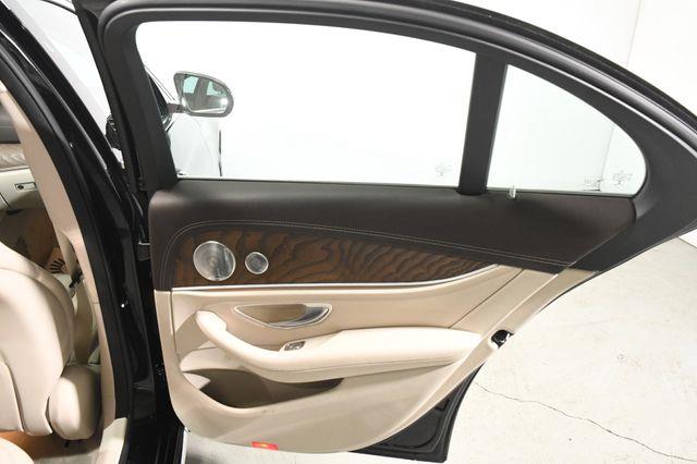 2017 Mercedes-Benz E 300 Luxury w/ Nav/ Blind Spot/ Saf photo