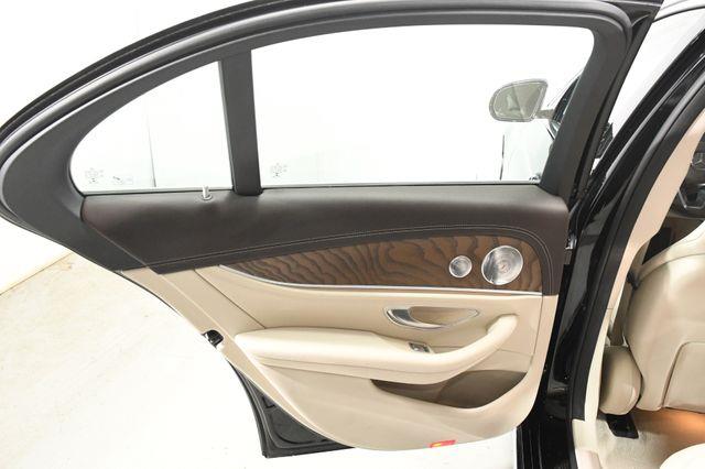 2017 Mercedes-Benz E 300 Luxury w/ Nav/ Blind Spot/ Saf photo