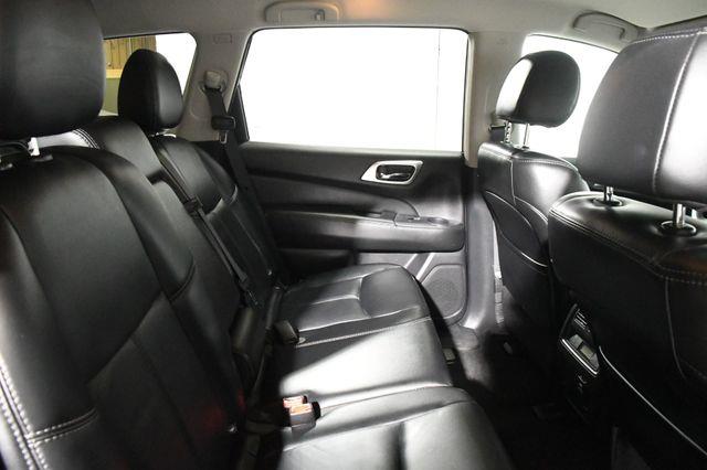 2017 Nissan Pathfinder SL photo