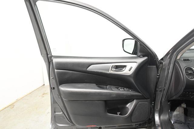 2017 Nissan Pathfinder SL photo