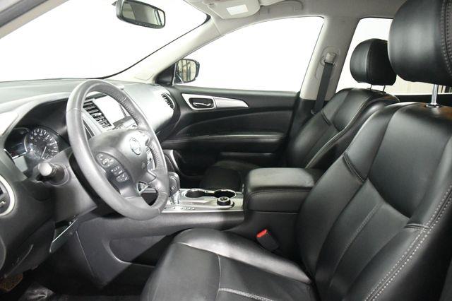 2017 Nissan Pathfinder SL photo