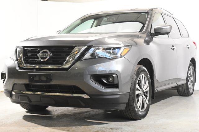 The 2017 Nissan Pathfinder SL photos