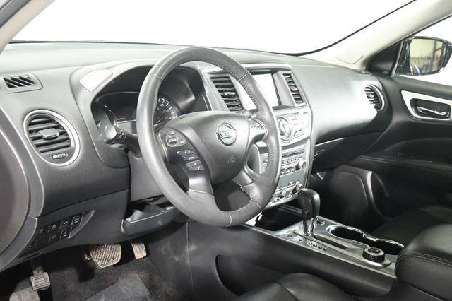 2017 Nissan Pathfinder SL photo