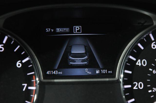 2017 Nissan Pathfinder SL photo