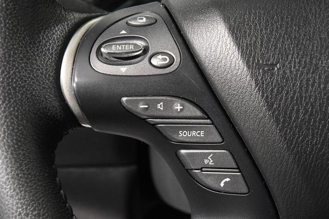 2017 Nissan Pathfinder SL photo