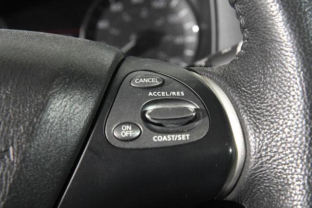 2017 Nissan Pathfinder SL photo