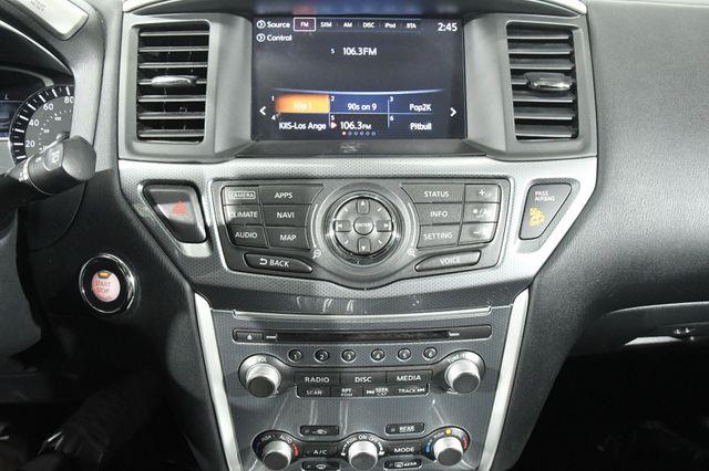 2017 Nissan Pathfinder SL photo
