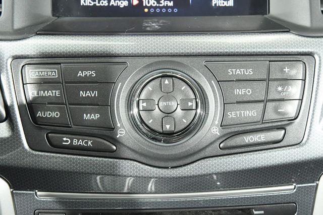 2017 Nissan Pathfinder SL photo
