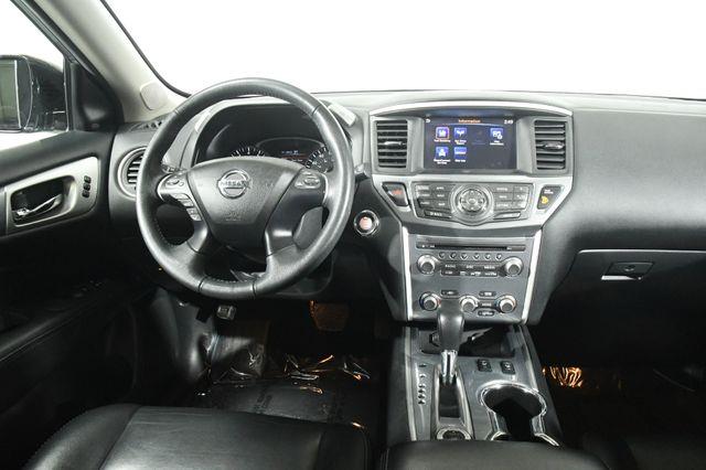 2017 Nissan Pathfinder SL photo