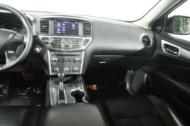 2017 Nissan Pathfinder SL photo