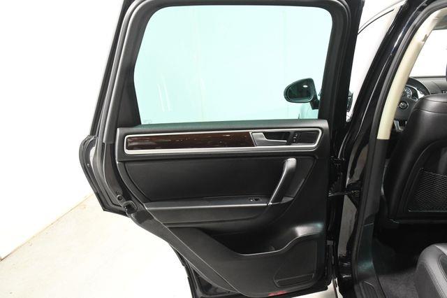 2016 Volkswagen Touareg Lux w/ Nav/ Blind Spot/ Safety photo