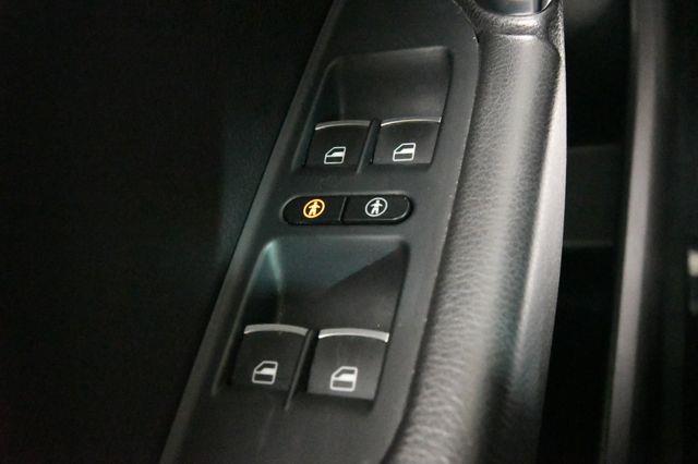 2016 Volkswagen Touareg Lux w/ Nav/ Blind Spot/ Safety photo