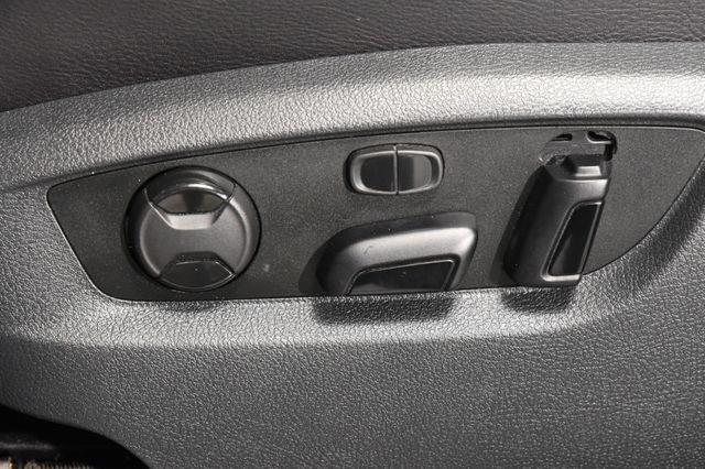 2016 Volkswagen Touareg Lux w/ Nav/ Blind Spot/ Safety photo