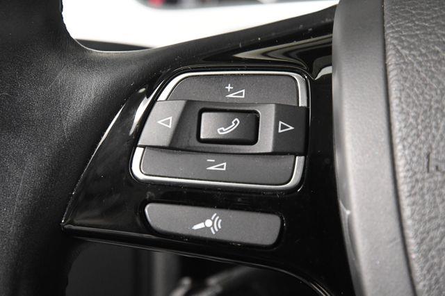 2016 Volkswagen Touareg Lux w/ Nav/ Blind Spot/ Safety photo