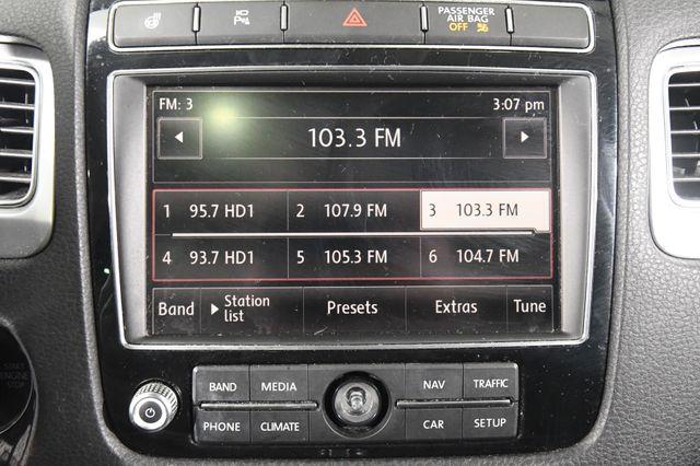 2016 Volkswagen Touareg Lux w/ Nav/ Blind Spot/ Safety photo
