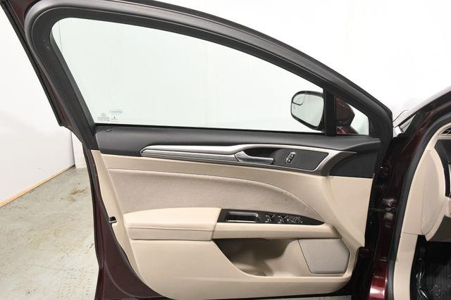 2017 Ford Fusion SE photo
