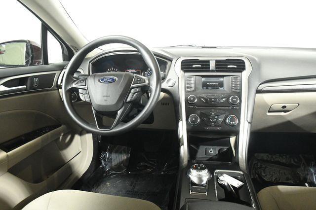 2017 Ford Fusion SE photo