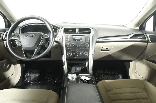 2017 Ford Fusion SE photo