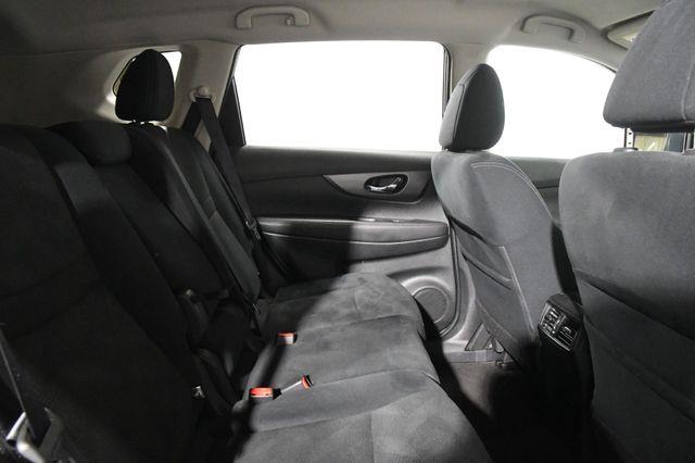 2016 Nissan Rogue SV w/ Nav / Tech1 photo