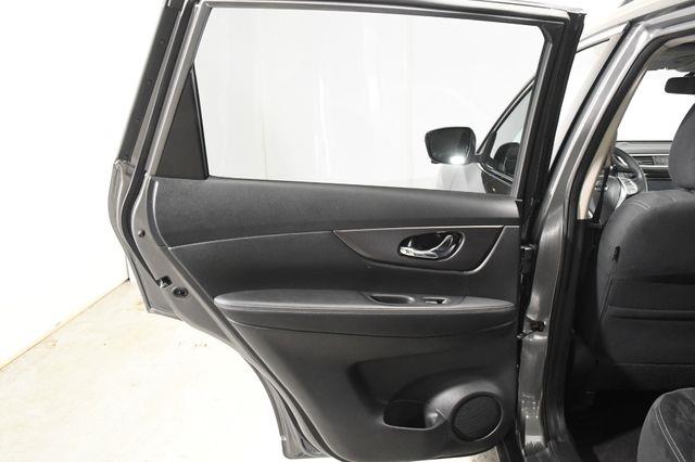 2016 Nissan Rogue SV w/ Nav / Tech1 photo