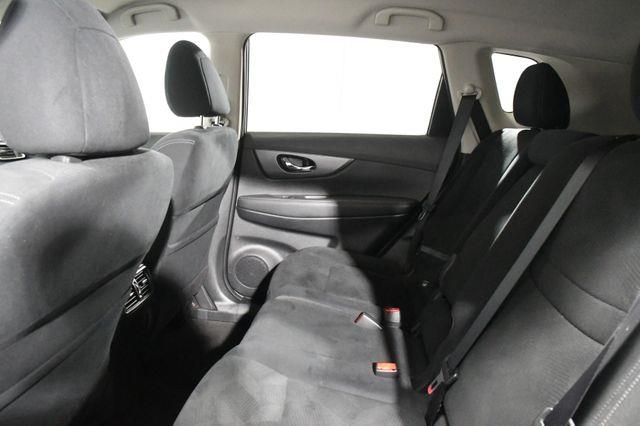 2016 Nissan Rogue SV w/ Nav / Tech1 photo