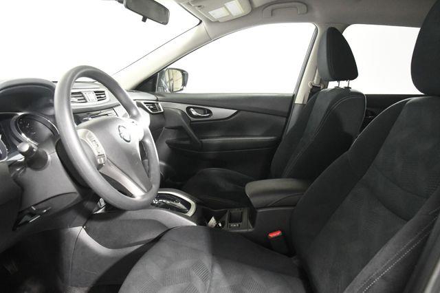2016 Nissan Rogue SV w/ Nav / Tech1 photo