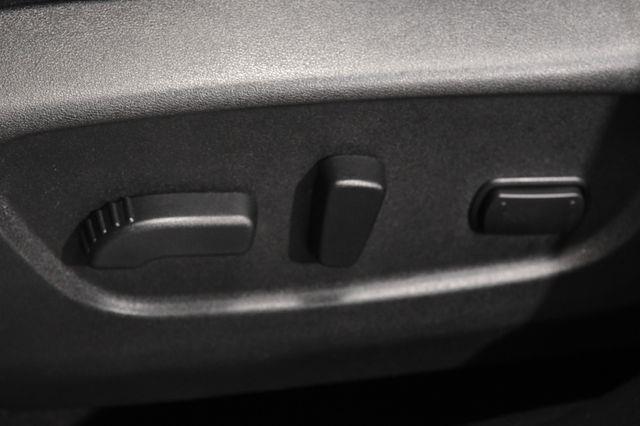 2016 Nissan Rogue SV w/ Nav / Tech1 photo