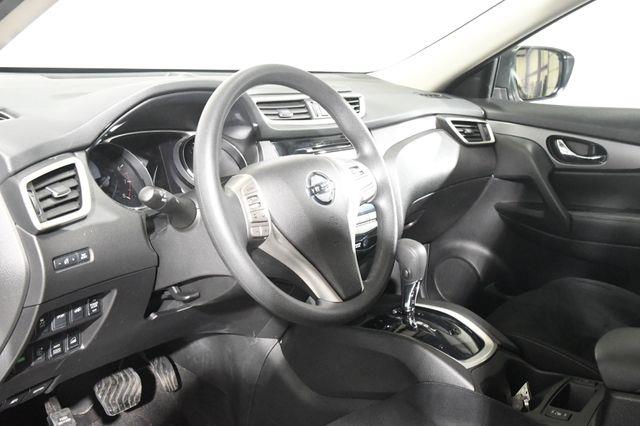 2016 Nissan Rogue SV w/ Nav / Tech1 photo