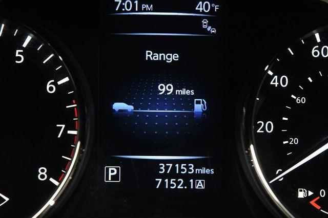 2016 Nissan Rogue SV w/ Nav / Tech1 photo