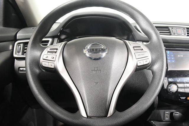 2016 Nissan Rogue SV w/ Nav / Tech1 photo