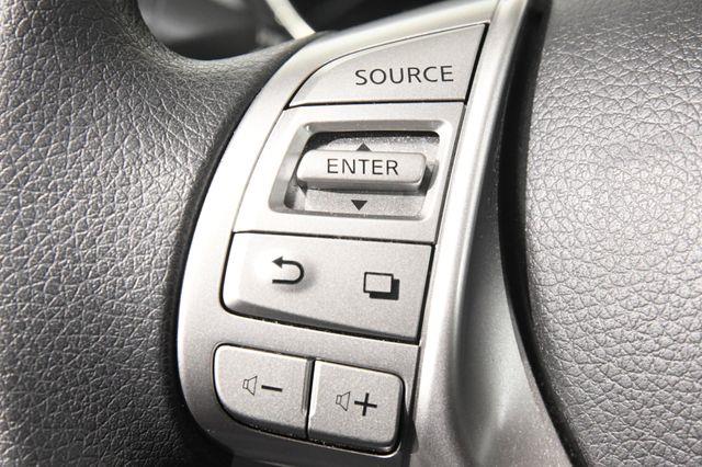 2016 Nissan Rogue SV w/ Nav / Tech1 photo