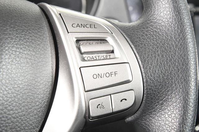 2016 Nissan Rogue SV w/ Nav / Tech1 photo
